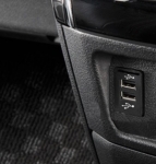 Двойно USB УСБ Зарядно за Вграждане за Peugeot 307 Пежо 12V 4.2 Amp
