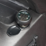 Мултифункционален дигитален уред 3 в 1 Волтметър Термометър и USB зарядно за автомобил